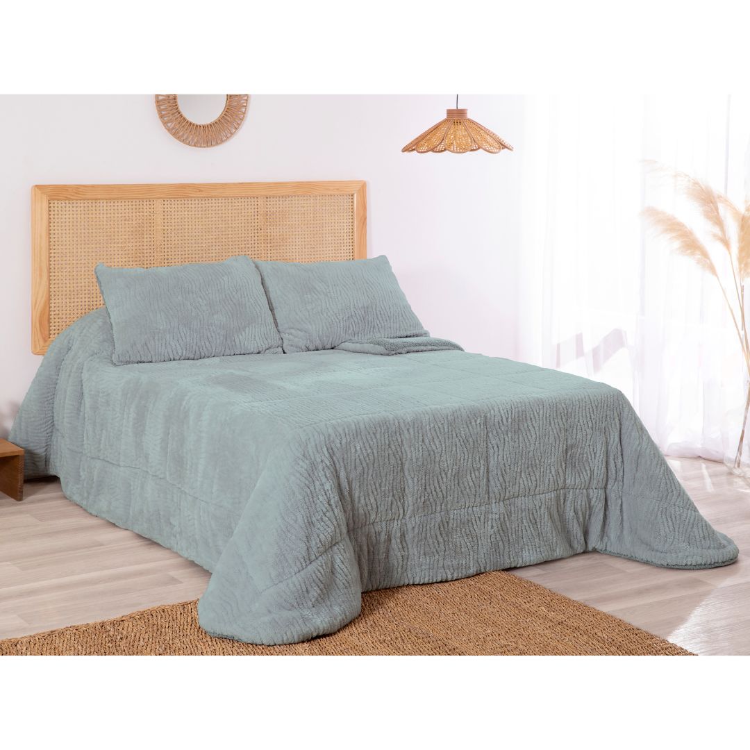 CEDRIC AQUAMARINE JACQUARD COMFORTER KARAMELO